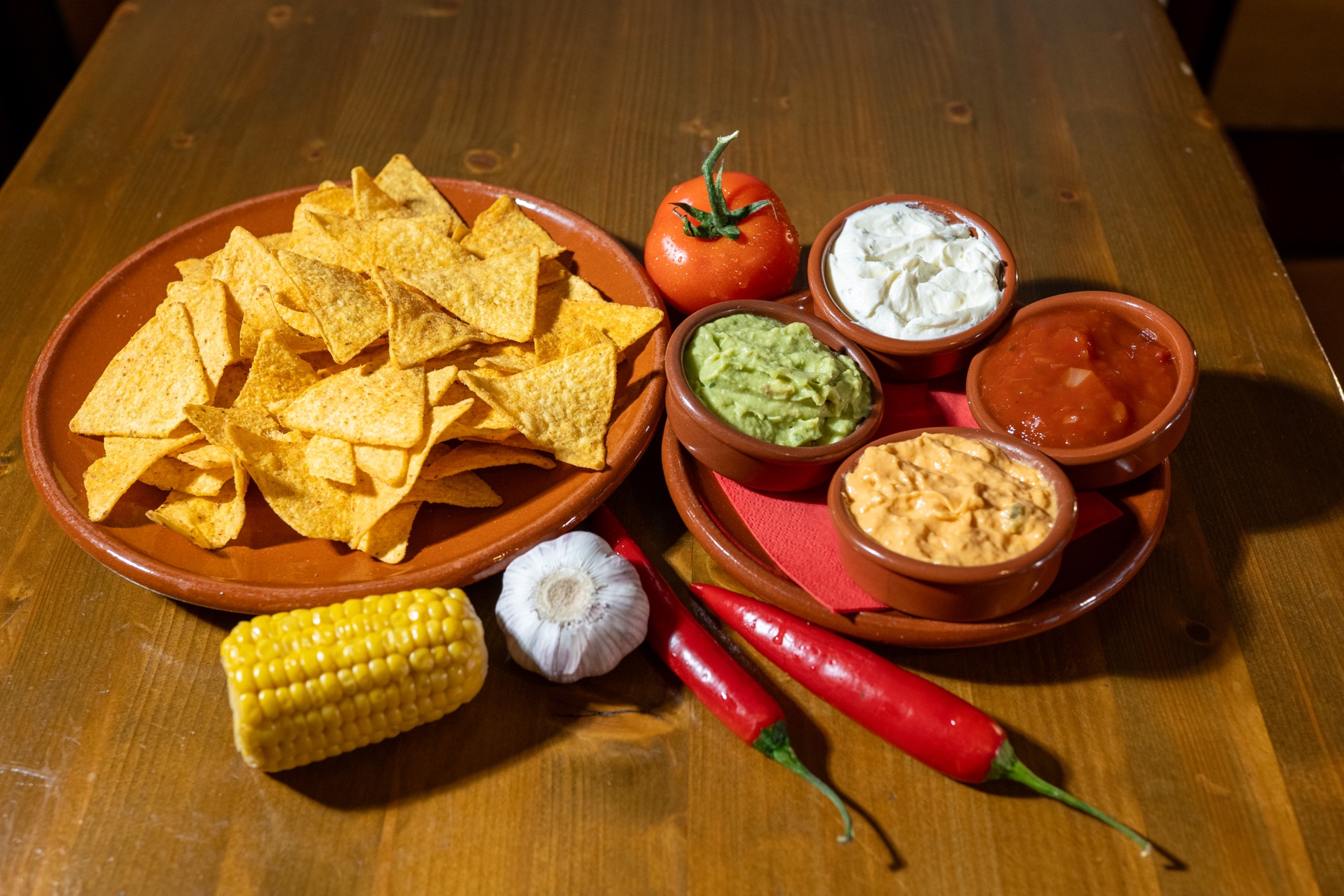 Frische Tapas, Nachos und Dips